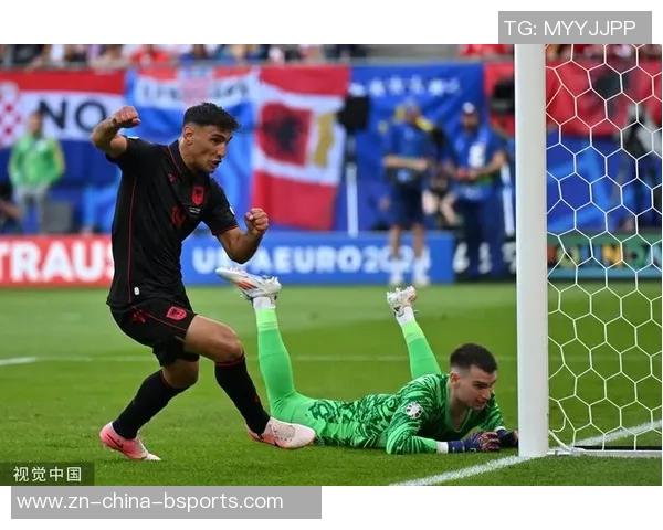 斯特拉斯堡逆转战局潘尼切利头球破门扳平比分展现实力